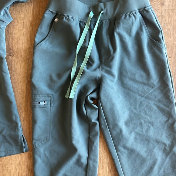 FIGS Scrub Set Small - Picture 6 of 6